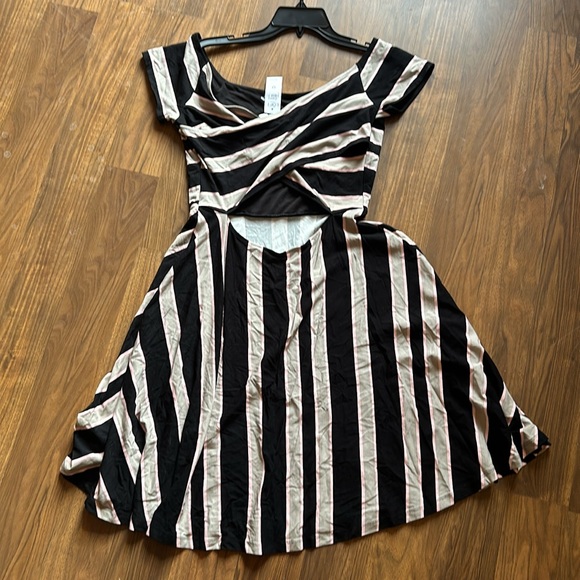 NWT LOFT Dress. Size M. - Picture 4 of 7